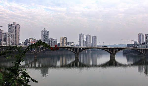 沱江河畔边城